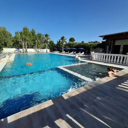 Al Mare Con Piscina Nyaraló Rodi Garganico